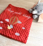 Red baby blanket with an elephant and a dedication in Dutch embroidered
