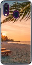 Geschikt voor Samsung Galaxy A40 hoesje - Strand - Strandstoel - Zonsondergang - Siliconen Telefoonhoesje