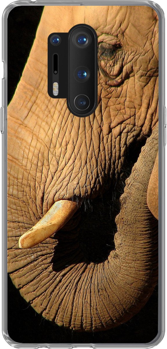 Telefoonhoesje Geschikt voor OnePlus 8 Pro hoesje - Olifant - Dieren - Close up - Zwart - Siliconen Telefoonhoesje Telefoonhoesje