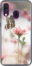 Geschikt voor Samsung Galaxy A40 hoesje - Vlinder - Bloem - Roze - Siliconen Telefoonhoesje