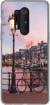 Geschikt voor OnePlus 8 Pro hoesje - Amsterdam in de schemering - Siliconen Telefoonhoesje