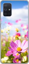 Geschikt voor Samsung Galaxy A51 hoesje - Bloemen - Wei - Paars - Gras - Wit - Wolken - Blauw - Siliconen Telefoonhoesje