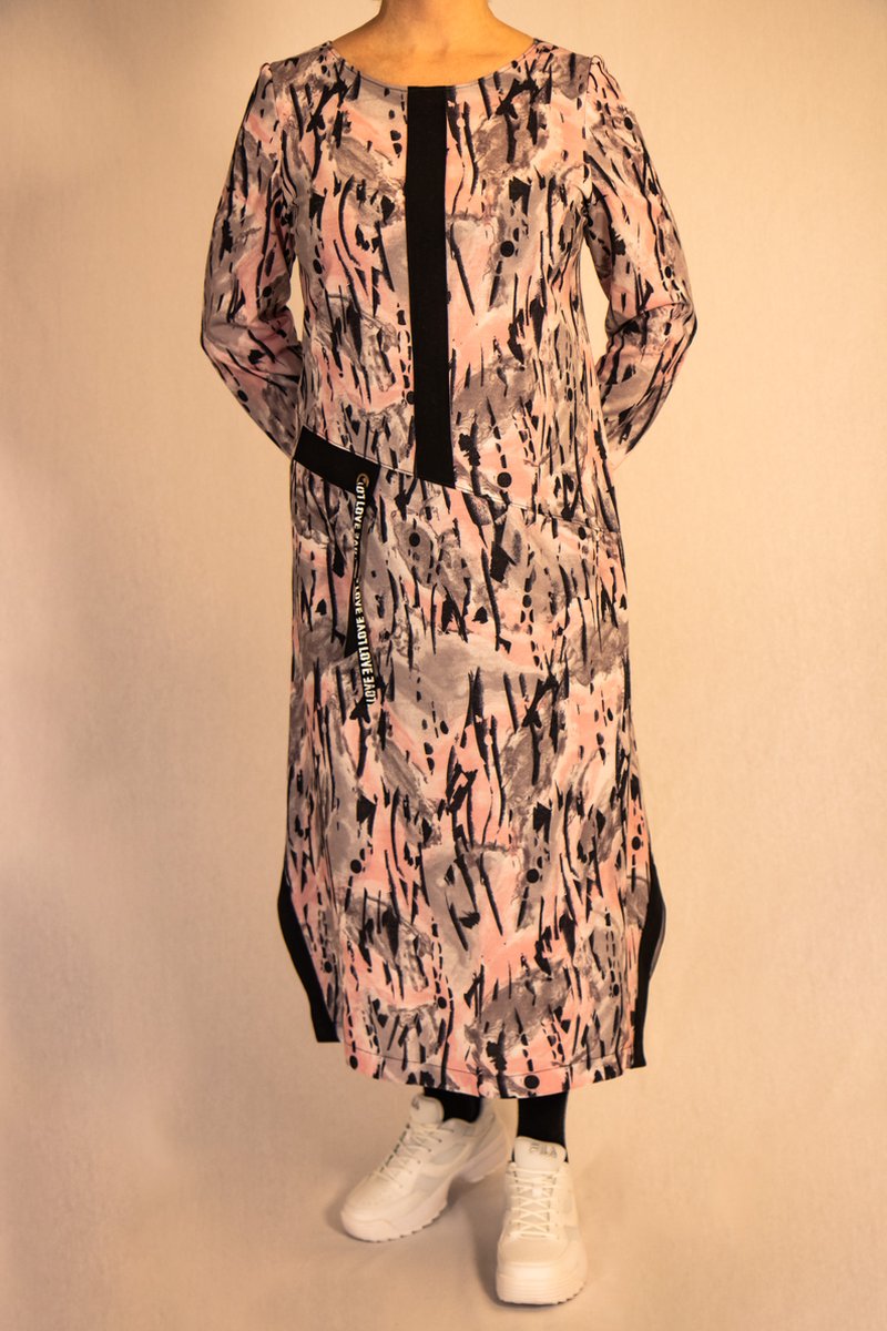 Roze grijs jurk met motief geaccentueerd door zwarte decoratieve details XXL/44