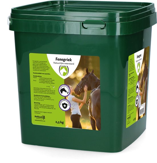 Groene emmer met een label waarop een meisje een paard voert. Fenegriek, 2,5 kg.