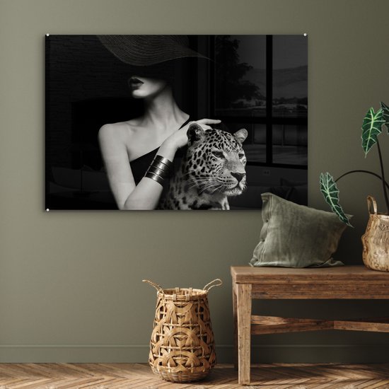 MuchoWow® Glasschilderij 120x80 cm - Schilderij acrylglas - Vrouw - Luipaard - Luxe - Zwart - Wit - Dier - Foto op glas - Muurdecoratie woonkamer - Wanddecoratie slaapkamer - Schilderijen