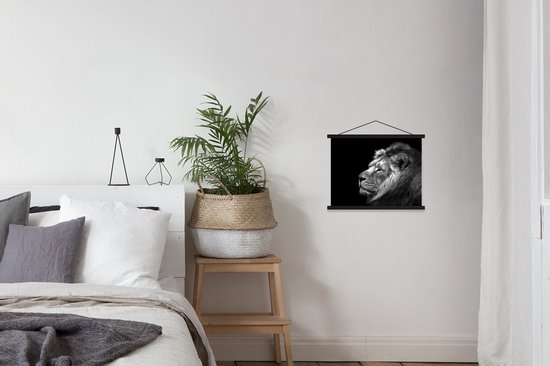 Poster Lion sur fond noir en textielposter noir et blanc lattes noires 40x30 cm - petit - Tirage photo sur plaque scolaire (décoration murale salon / chambre)