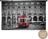 Wandkleed Rood zwart wit - Zwart-wit foto met een rode tram Wandkleed katoen 120x80 cm - Wandtapijt met foto