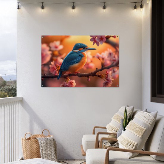 Tuinposter ijsvogel - Tuindecoratie vogels - 120x80 cm - Dieren poster voor in de tuin - Vogel op een tak van een sakura boom - Buiten decoratie - Schutting tuinschilderij - Tuindoek muurdecoratie - Wanddecoratie balkondoek