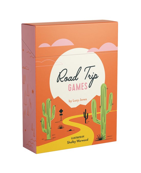 Boîte 'Road Trip Games' avec illustrations de cactus, paysage désertique et route jaune.