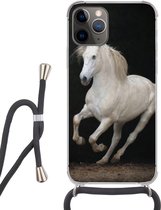 Hoesje met koord Geschikt voor iPhone 13 Pro - Paarden - Zwart - Portret - Siliconen - Crossbody - Backcover met Koord - Telefoonhoesje met koord - Hoesje met touw