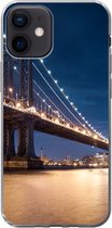 Geschikt voor iPhone 12 hoesje - New York - Manhattan - Maan - Siliconen Telefoonhoesje