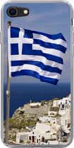 Geschikt voor iPhone 7 hoesje - Vlag Griekenland bij een dorp - Siliconen Telefoonhoesje