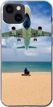 Geschikt voor iPhone 13 hoesje - Strand - Zee - Vliegtuig - Siliconen Telefoonhoesje