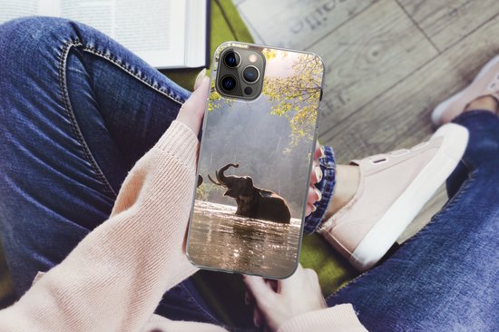 Telefoonhoesje Geschikt voor iPhone 13 Pro hoesje - Olifant - Water - Dieren - Bomen - Zon - Siliconen Telefoonhoesje Telefoonhoesje