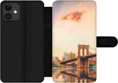 Bookcase Geschikt voor iPhone 12 Pro Max telefoonhoesje - New York - Brooklyn - Bridge - Zonsondergang - Met vakjes - Wallet case met magneetsluiting