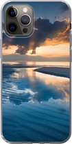 Geschikt voor iPhone 13 Pro hoesje - Zonsondergang bij de Nederlandse kust - Siliconen Telefoonhoesje