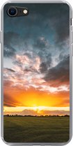 Geschikt voor iPhone 8 hoesje - Zonsondergang boven een weiland in Nederland - Siliconen Telefoonhoesje