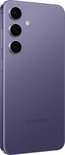 Vue en angle de l'arrière du Samsung Galaxy S24 violet cobalt avec trois caméras.