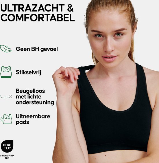 Model in zwart bamboe bralette. De tekst luidt 'ULTRAZACHT & COMFORTABEL' en 'Geen BH gevoel'.