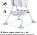 Grijze kinderstoel met gouden driehoek stabiele structuur en antislip poten.