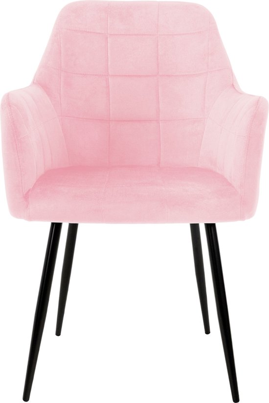 Chaise de salle à manger rose en velours avec accoudoirs, coutures carrées et pieds noirs en métal.