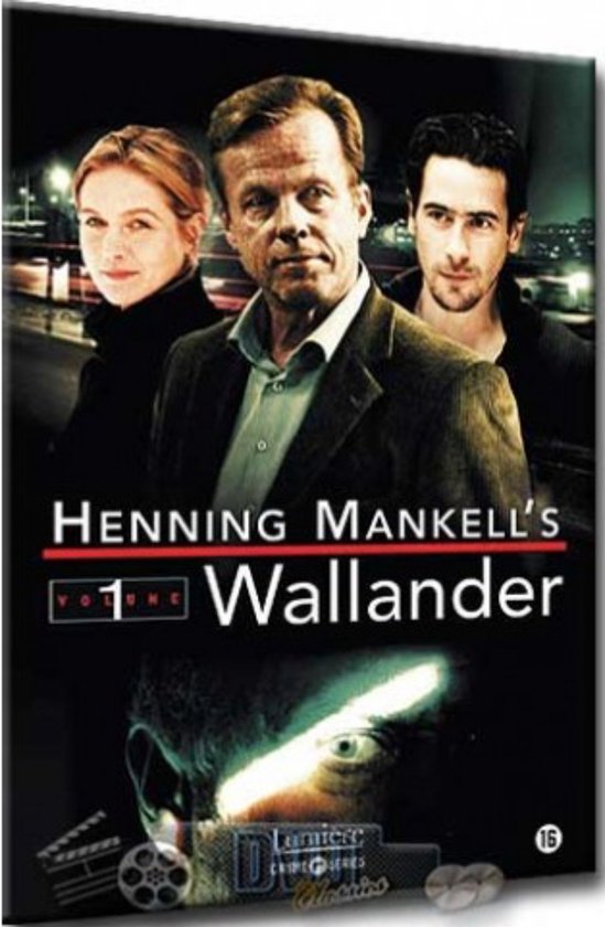 Henning Mankell's Wallander Volume 1 DVD-hoes met drie hoofdrolspelers. In het midden een oudere man met een lichtgrijze jas, links een vrouw met blond haar en rechts een man met donker haar.