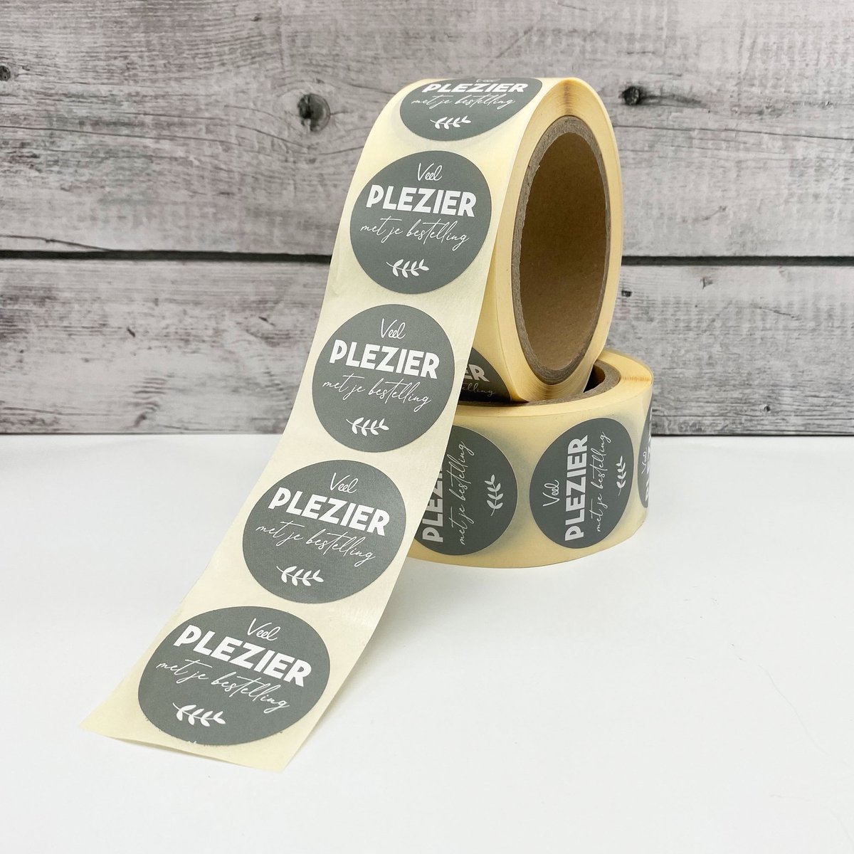 Sticker Veel plezier met je bestelling rol 500 stuks - webshop sticker - bedanksticker bestelling - sluitsticker verpakking
