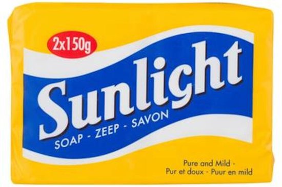 Gele verpakking Sunlight zeep met 2x150g "Pure and Mild" logo.
