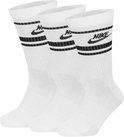 Drie witte sokken met twee zwarte strepen en een zwart Nike logo.