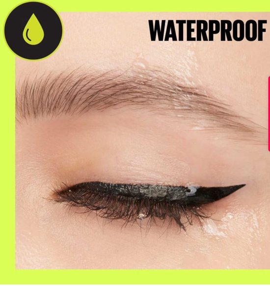 Oog met zwarte eyeliner, getest op waterbestendigheid. Tekst 'WATERPROOF'.