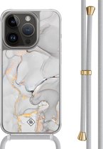 Casimoda® hoesje met grijs koord - Geschikt voor iPhone 13 Pro - Marmer Grijs - Afneembaar koord - TPU/polycarbonaat - Grijs