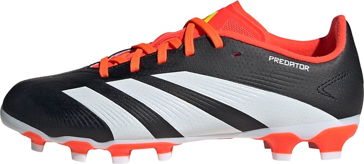Zwarte adidas Predator 24 League Low voetbalschoenen voor kinderen met oranje accenten en witte strepen. Maat 30.