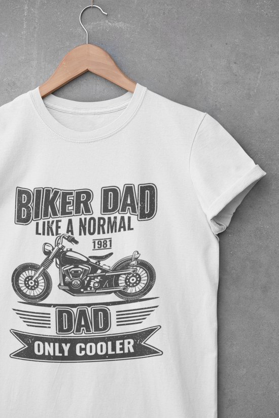 Shirt - Biker dad - Wurban Wear | Grappig shirt | Leuk cadeau | Unisex tshirt | Vaderdag cadeau | Voetbal | Gewichten | Wit & Zwart