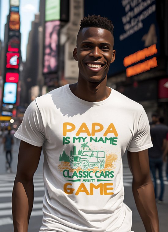 Shirt - Papa is my name classic care is my game - Wurban Wear | Grappig shirt | Leuk cadeau | Unisex tshirt | Vaderdag cadeau | Voetbal | Gewichten | Wit
