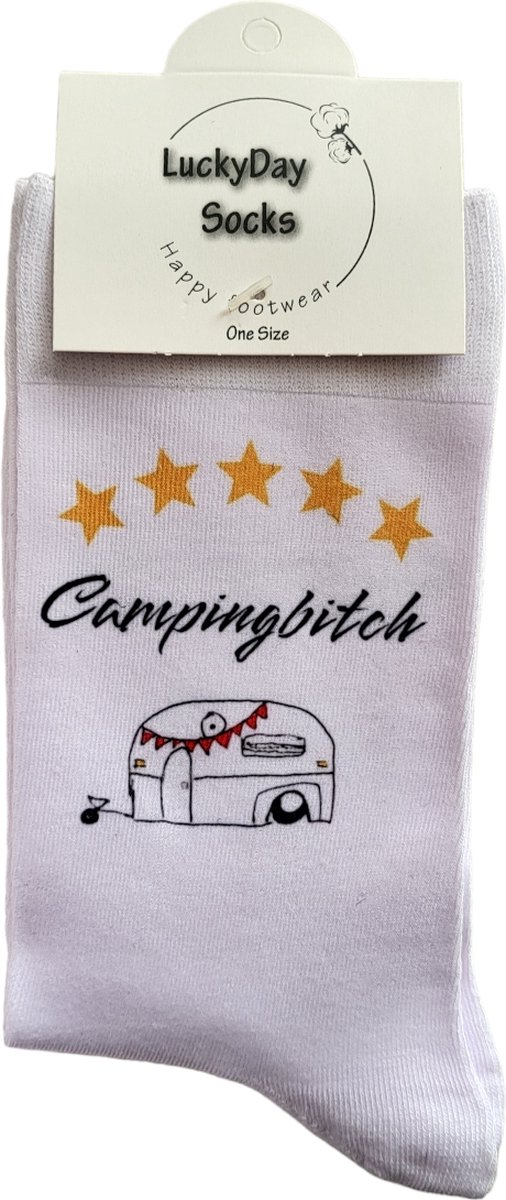 Camping Bitch - Caravan - Zomer - Vakantie Verjaardag - Gift - Valentijns cadeau - Sokken met tekst - Witte sokken - Cadeau voor vrouw en man - Kado - Sokken - Verjaardags cadeau voor hem en haar - Verliefd - Vaderdag - Moederdag - LuckyDay Socks - M