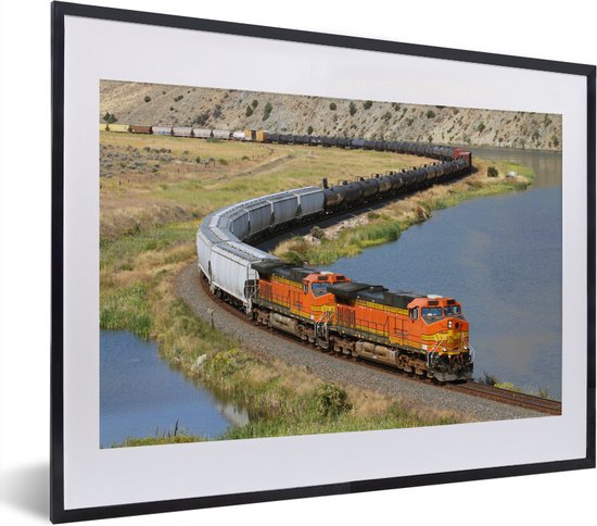 Fotolijst incl. Poster - Een oranje gekleurde trein - 40x30 cm - Posterlijst