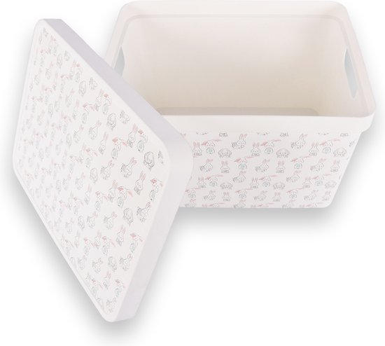 Witte Handdoek En Doek in De Rieten Manden Op Witte Achtergrond Stock