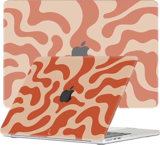 Deux versions d'une coque MacBook Air avec un motif abstrait orange et beige. Une coque est montée sur un MacBook, l'autre est à côté.