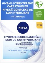 NIVEA Essentials Hydraterende Dagcrème - Gezichtscreme - Normale tot gemengde huid - SPF 30 - Met vitamine E en lotusextract - 50 ml