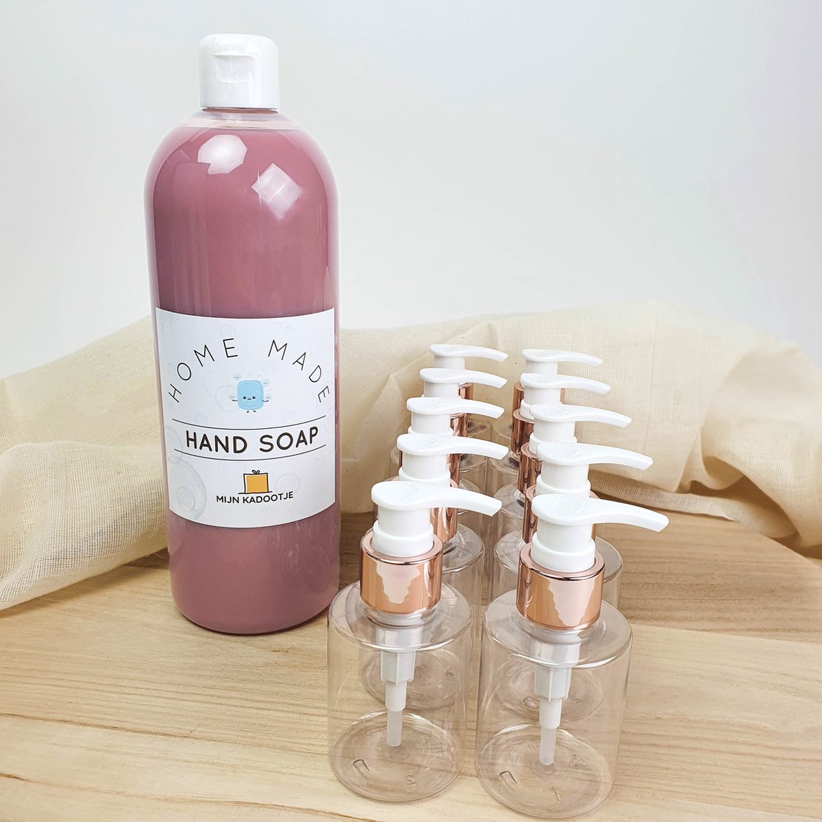 Zeep - Zeeppompje - Set van 10 + 1L handzeep - Roze dop - Magnolia - doopsuiker - bedankje - bedankjes - doopsuiker zeep - doopsuiker zeeppompje - feest