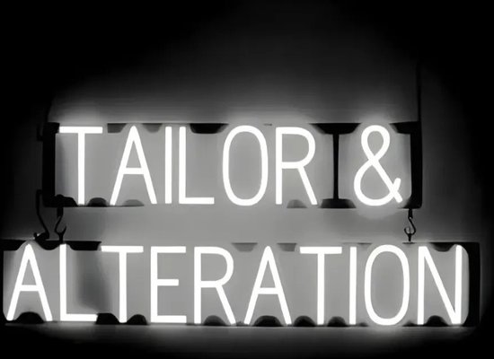 TAILOR & ALTERATION - Lichtreclame Neon LED bord verlicht | SpellBrite | 91 x 38 cm | 6 Dimstanden - 8 Lichtanimaties | Reclamebord neon verlichting