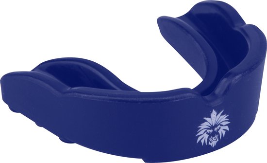 Marineblauwe gebitsbeschermer met leeuwenlogo op de zijkant, getoond vanaf de zijkant.