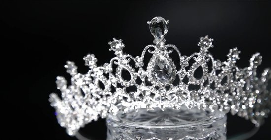 Betoverende diadeem Kroon met twee prachtige grote kristallen