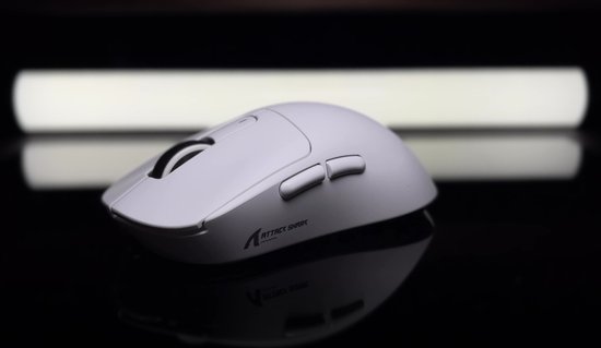 ATTACK SHARK Draadloze Gaming Muis - Wired/2.4G/BT5.4 - Lichtgewicht 49G - PAW3395 - 26000DPI - Rood