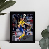 Zlatan Ibrahimovic Kunst - Gedrukte handtekening - 10 x 15 cm - In Klassiek Zwart Frame - Zweeds Elftal - Ajax - AC Milan - Inter Milan - FC Barcelona - Ingelijste Foto - Voetbal