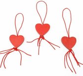 10 houten gelukspoppetjes rood hart - hart - rood - valentijn - liefde - gelukspoppetje - trouwen - aanzoek - bedankje