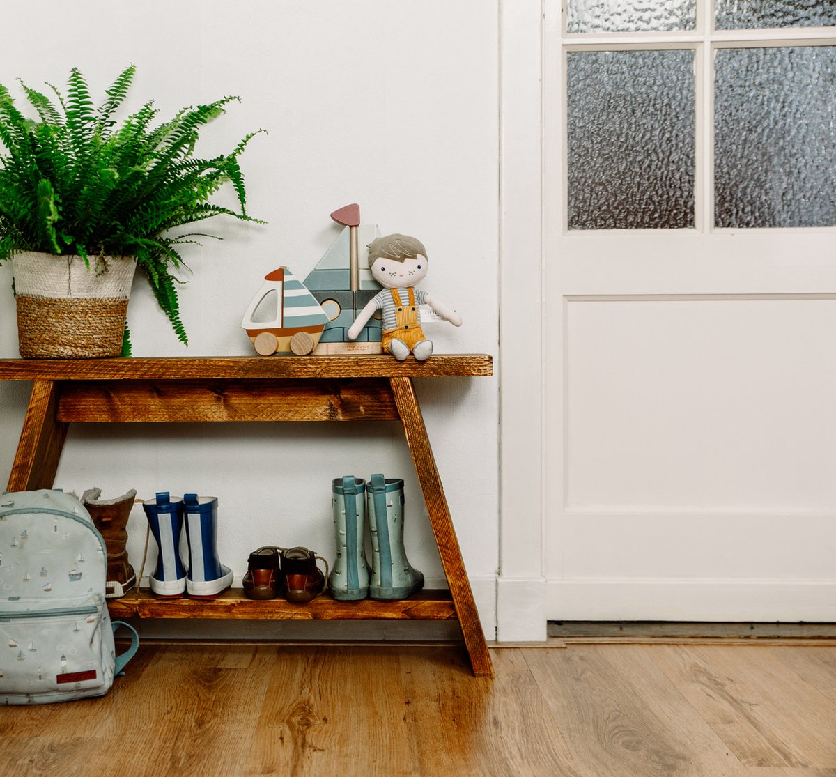 Krukje van steigerhout. Bankje leuk voor decoratie of als bijzettafeltje