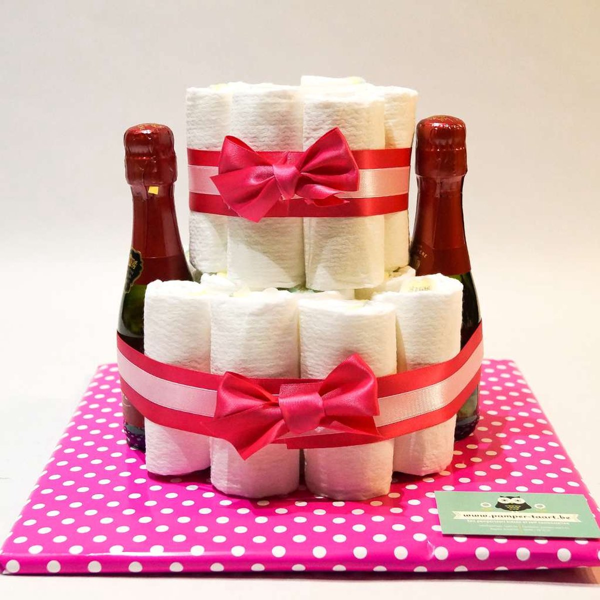 Goedkoopste Pampertaart - luiertaart - meisje - 2 laags - roze - mini cava 28 luiers maat 3