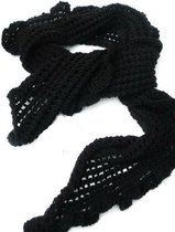 Zwarte gebreide sjaal met ruche. Handgebreide schouderdoek, sjaal in fantasiesteek, vegan, zwarte shawl