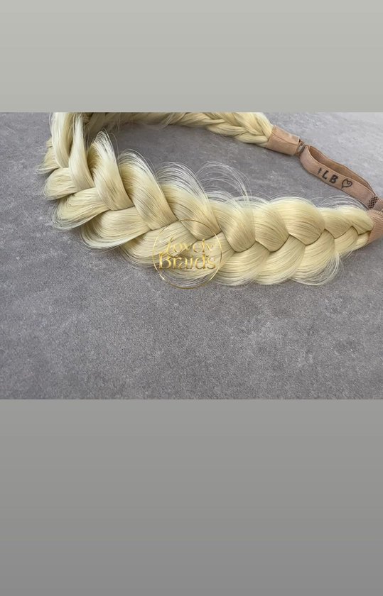 Een haarband die écht lekker zit? Dan zit je goed bij Luvvies. Onze haarbanden blijven heel de dag lekker zitten, geven geen hoofdpijn en maken je outfit helemaal af